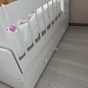 Креветче за бебе, со лулашка, фиокар и рамка за детски кревет