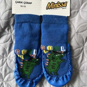 Нови чорапи обложени со кожа