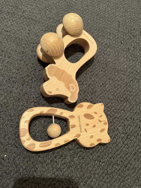 Сет од две дрвени играчки