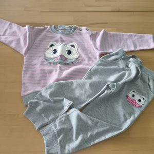 Кутија со три работи(јагода мајчка, ГАП тренерчиња и слатки тренерки)