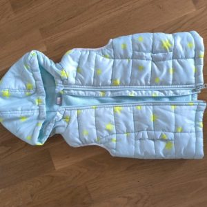 Женско елече пролет/есен од 12-18месеци ,ментол боја со жолти ѕвездички исто како ново .