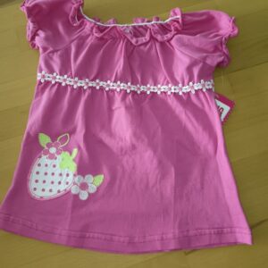 Кутија со три работи(јагода мајчка, ГАП тренерчиња и слатки тренерки)