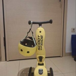 Се продава Scoot and ride тротинет комплет со кацига од истиот бренд