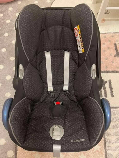 Се продава Maxi Cosi sparkling grey количка заедно со транспортер