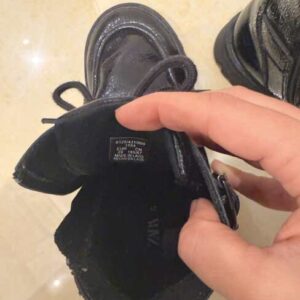 Се продаваат кожни лаковани чизмички Zara бр. 29, одлично сочувани како нови.